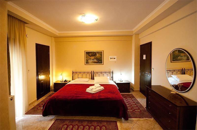 Nostos Hotel Káto Loutrákion 객실 사진