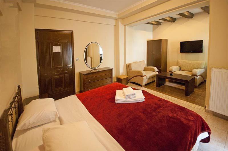 Nostos Hotel Káto Loutrákion 객실 사진