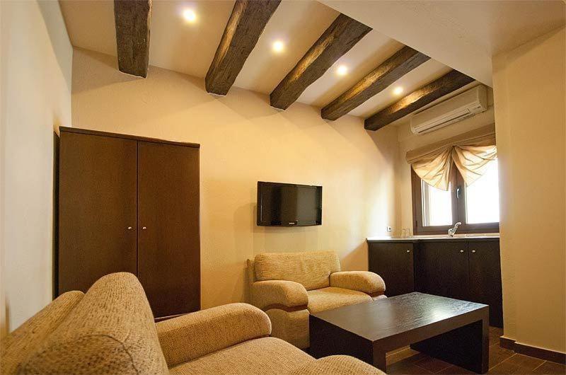 Nostos Hotel Káto Loutrákion 객실 사진