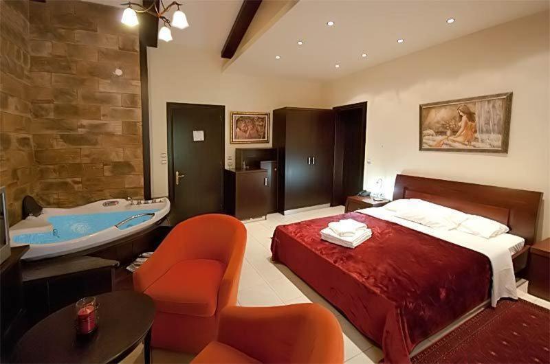 Nostos Hotel Káto Loutrákion 객실 사진
