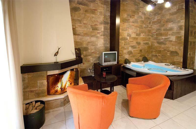 Nostos Hotel Káto Loutrákion 객실 사진