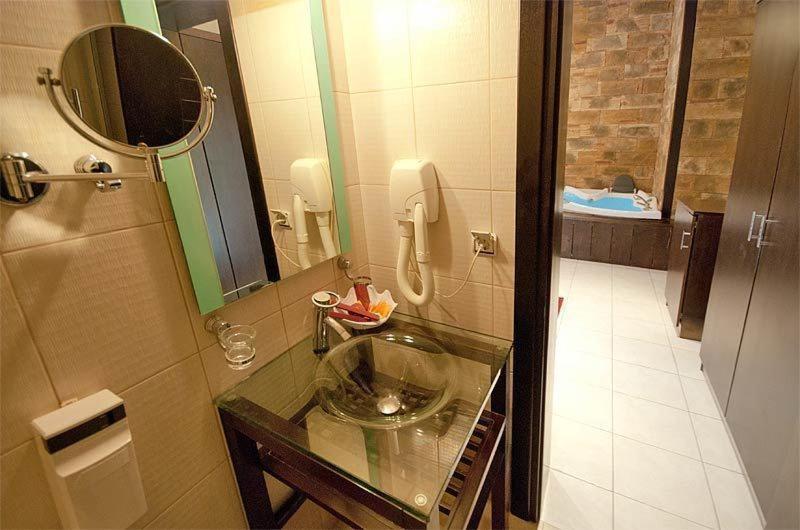 Nostos Hotel Káto Loutrákion 객실 사진